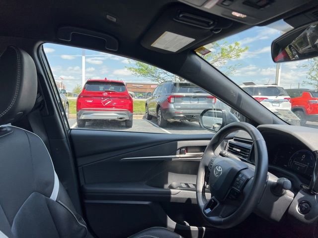 Used 2025 Toyota Camry SE FWD image 33