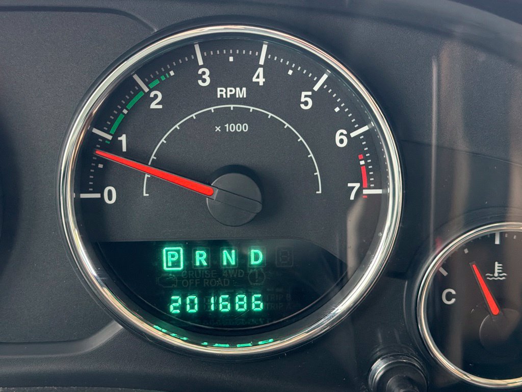 Used 2012 Jeep Wrangler Unlimited Sahara AWD/4WD image 12