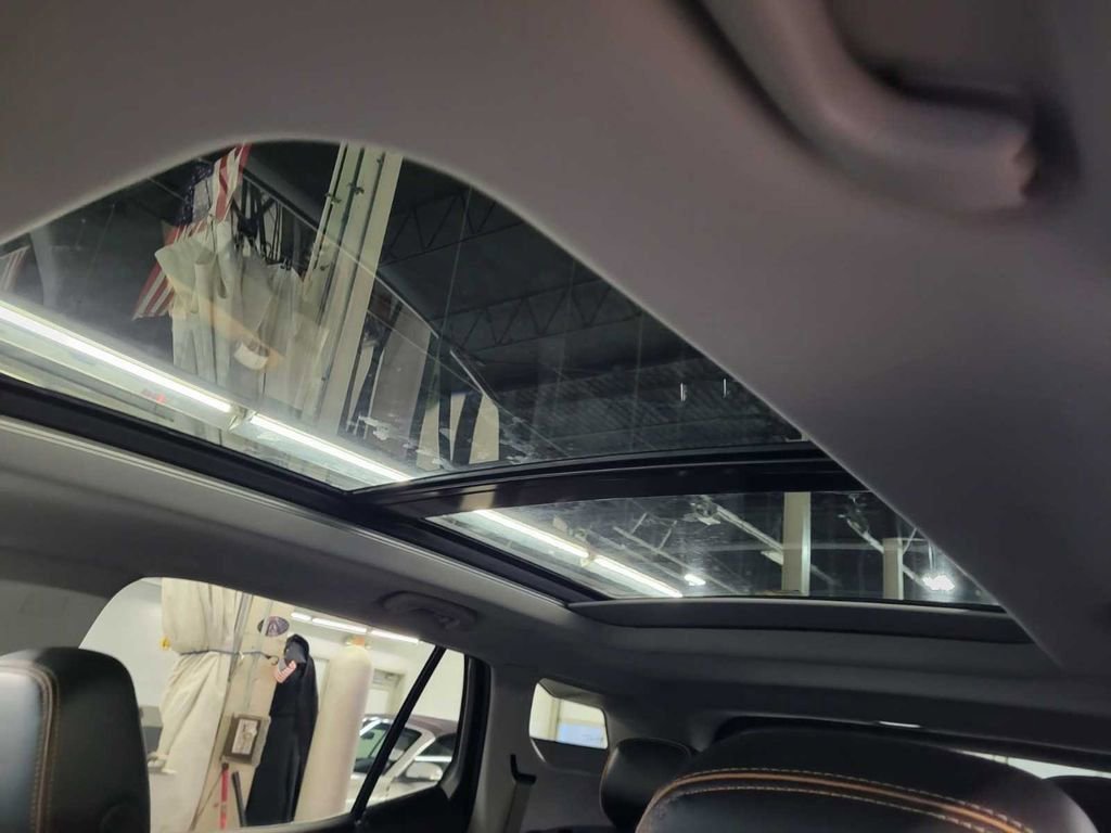 Used 2022 GMC Terrain AT4 w/ Infotainment Package II image 2