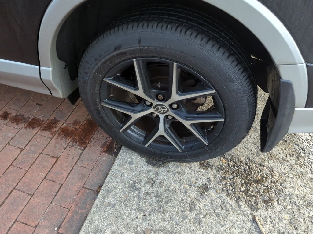 Used 2016 Toyota RAV4 SE image 6