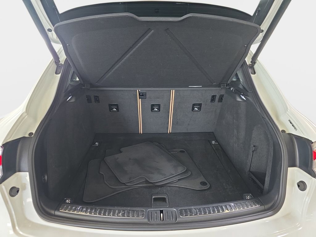 Used 2022 Porsche Macan AWD/4WD image 30