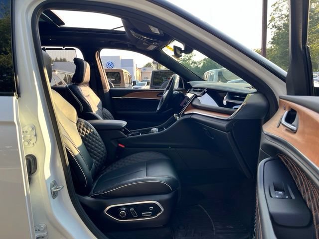 Certified 2025 Jeep Grand Cherokee Summit AWD/4WD image 29
