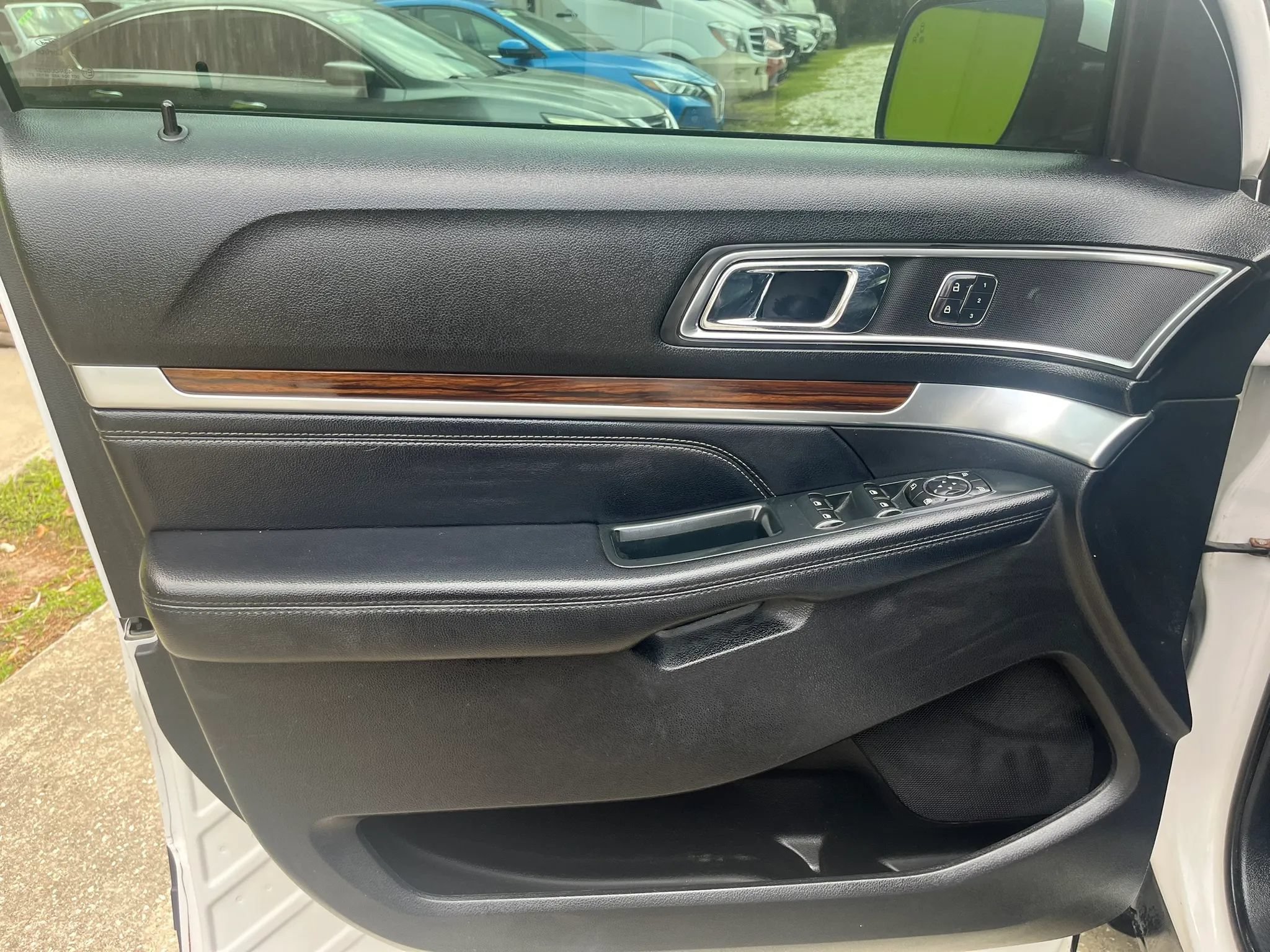 Used 2018 Ford Explorer Limited w/ Equipment Group 301A AWD/4WD image 16