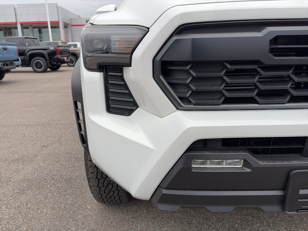 Used 2025 Toyota Tacoma TRD Off-Road image 28