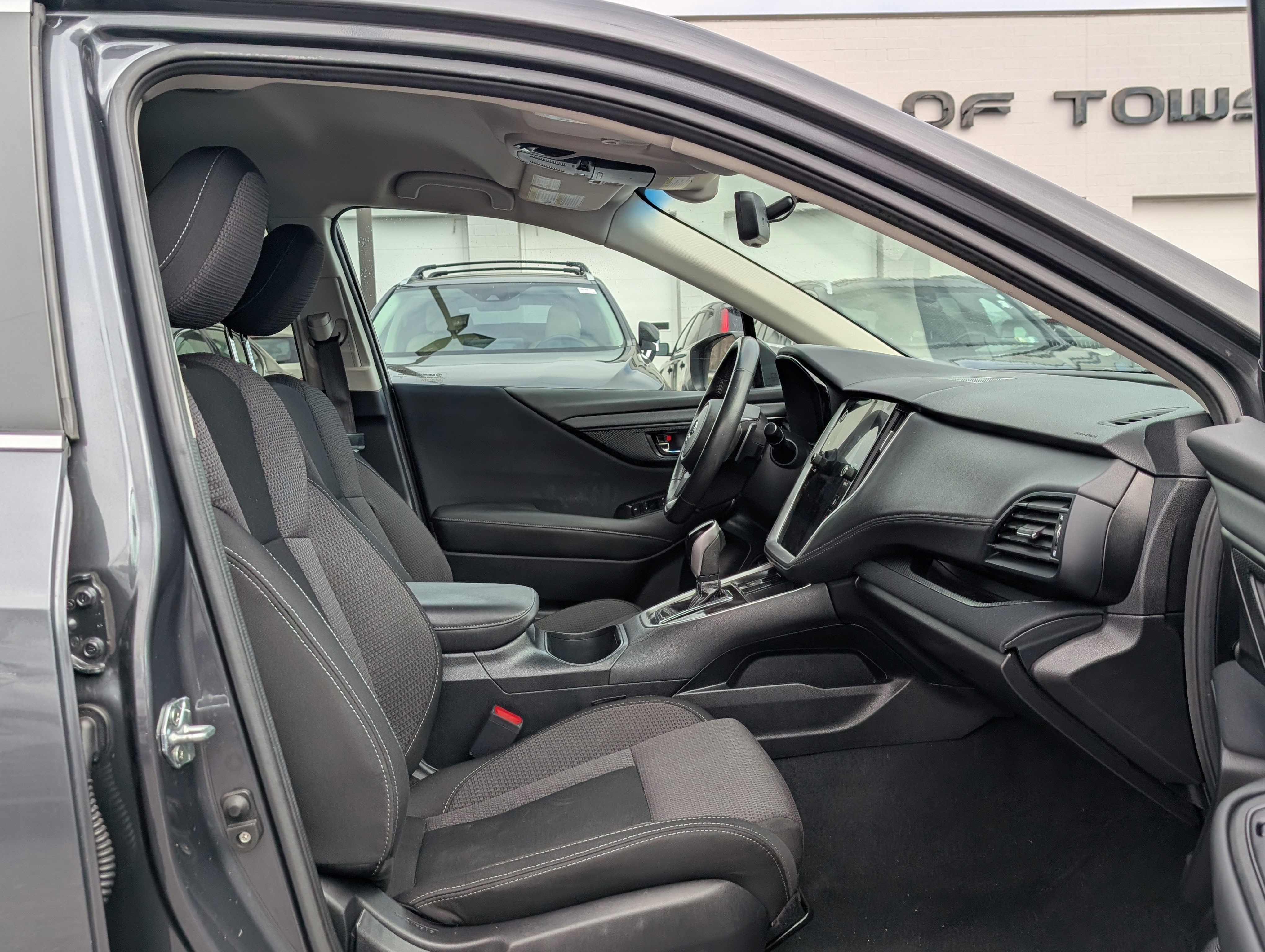 Used 2022 Subaru Outback Premium image 8