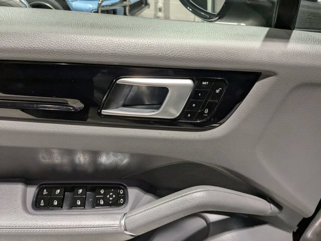 Used 2019 Porsche Cayenne AWD/4WD image 21