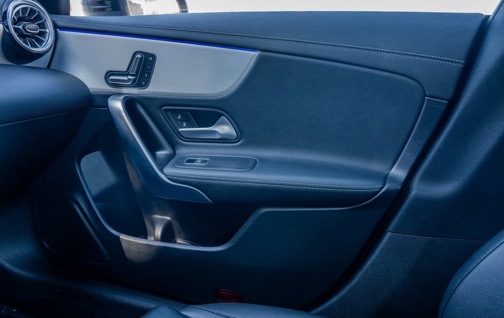 Used 2025 Mercedes-Benz CLA 250 image 13