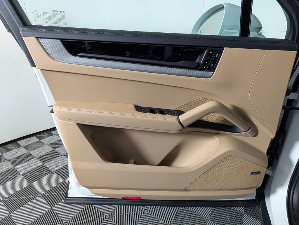 New 2026 Porsche Cayenne Coupe image 25