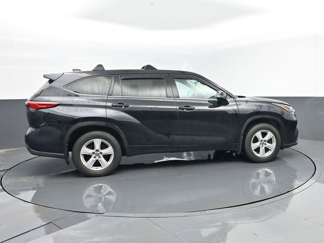 Used 2020 Toyota Highlander LE image 4