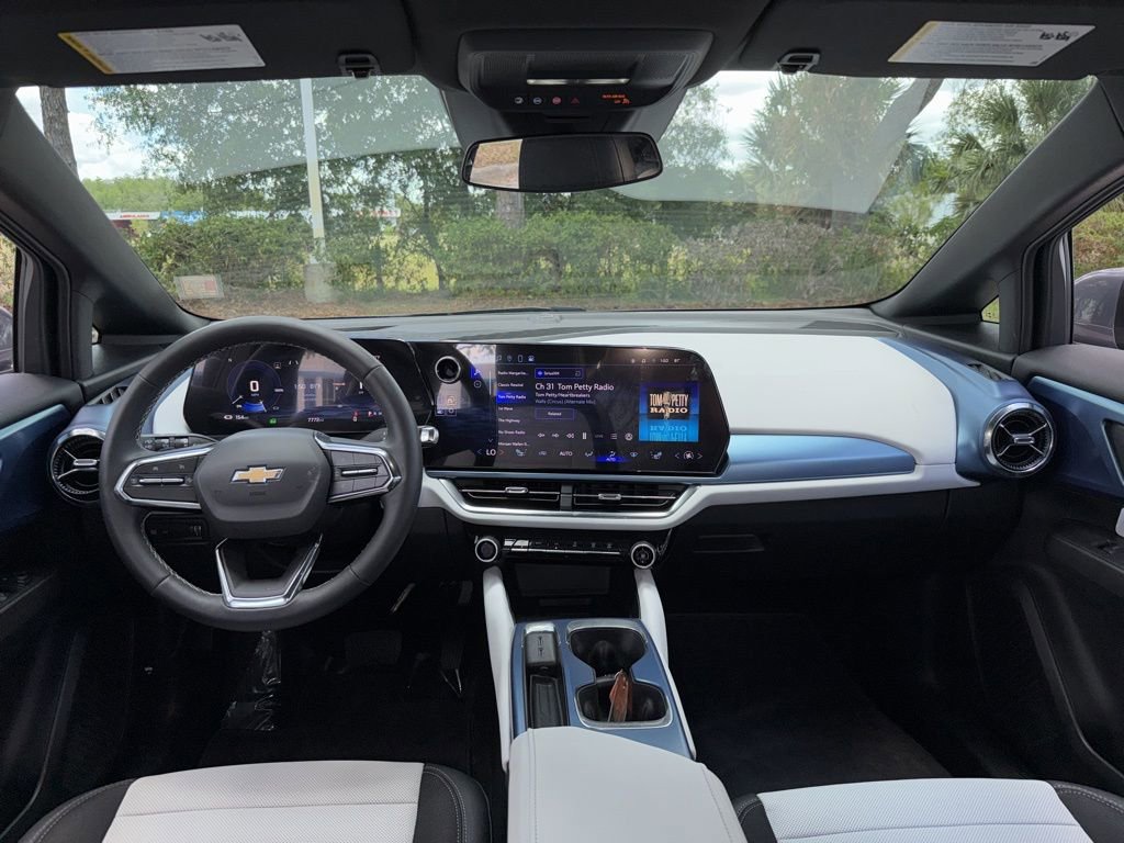 Used 2025 Chevrolet Equinox EV LT FWD image 18