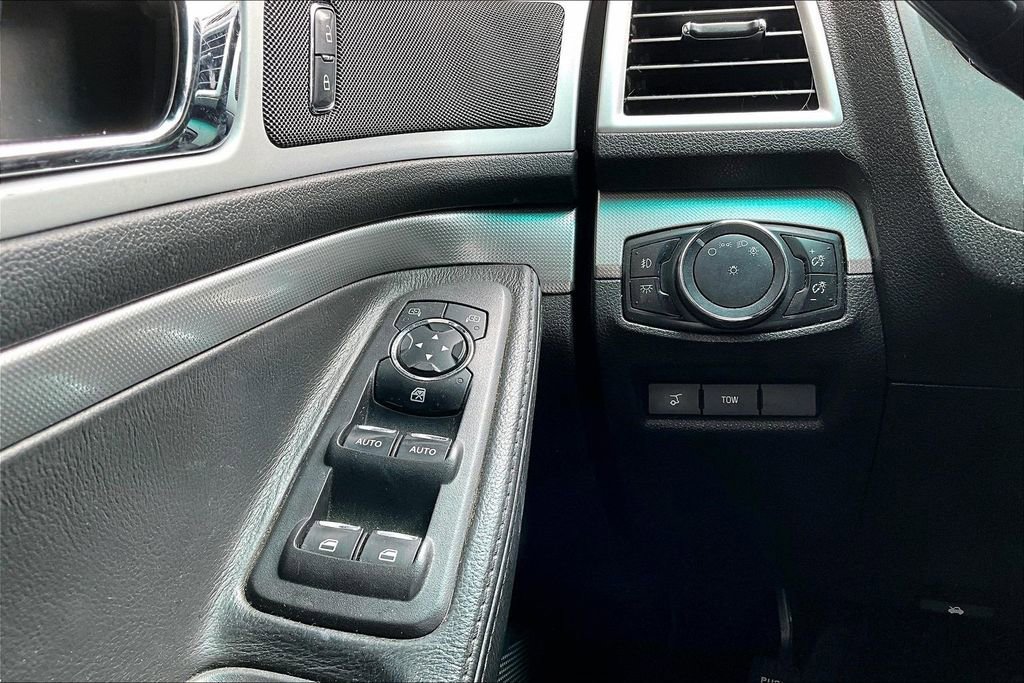 Used 2015 Ford Explorer XLT w/ Equipment Group 202A FWD image 12