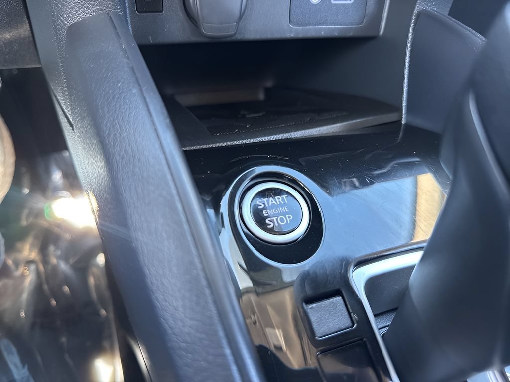 Used 2025 Nissan Versa SV FWD image 19