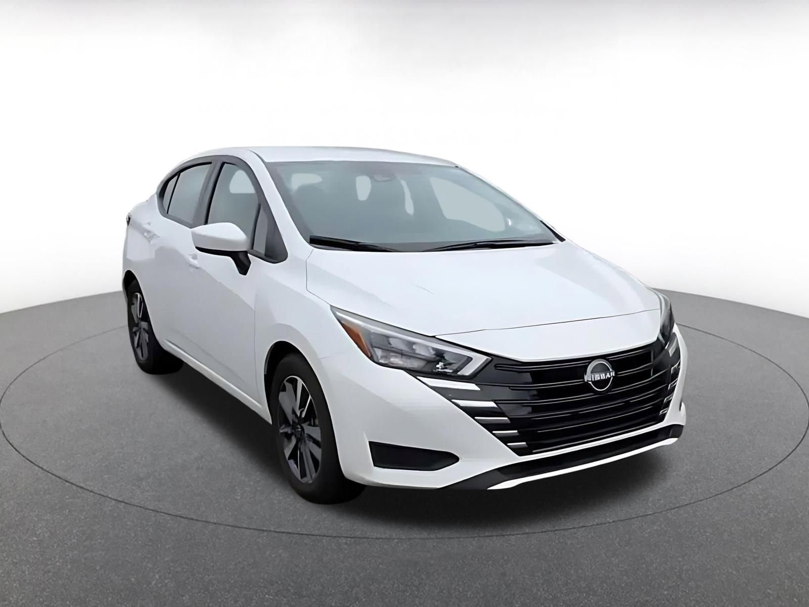 Used 2025 Nissan Versa SV FWD image 3