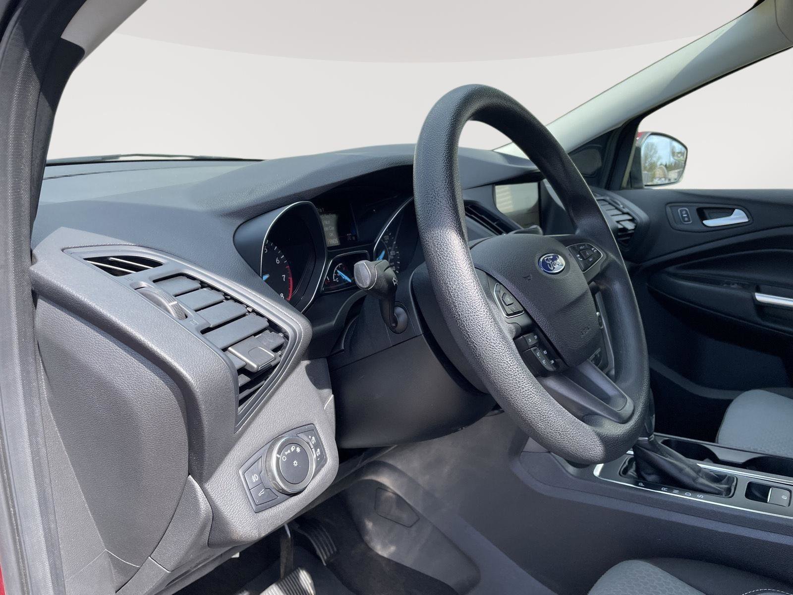 Used 2019 Ford Escape SE image 26