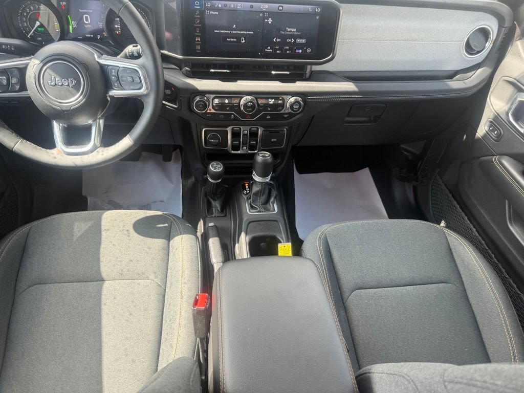 Used 2025 Jeep Wrangler Unlimited Sahara AWD/4WD image 41
