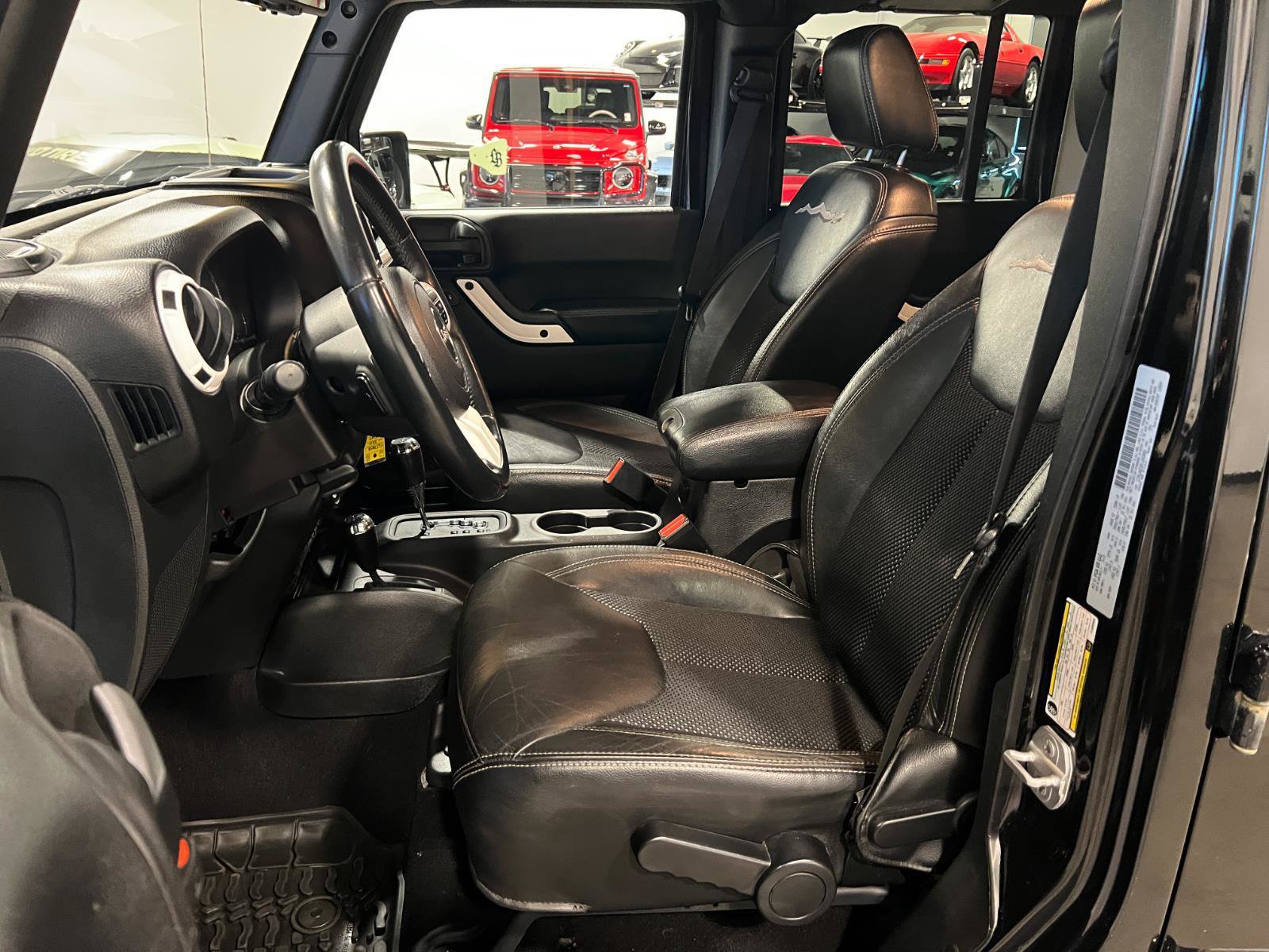 Used 2015 Jeep Wrangler Unlimited Sahara AWD/4WD image 9