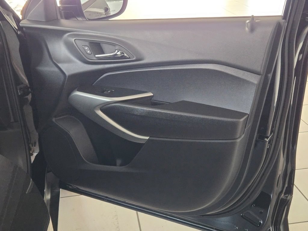 New 2026 Chevrolet Trax LS w/ LS Convenience Package FWD image 4