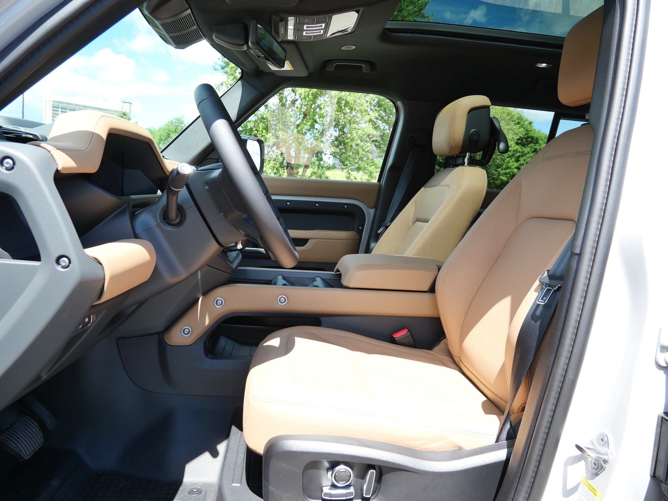 New 2026 Land Rover Defender 130 X-Dynamic SE AWD/4WD image 3