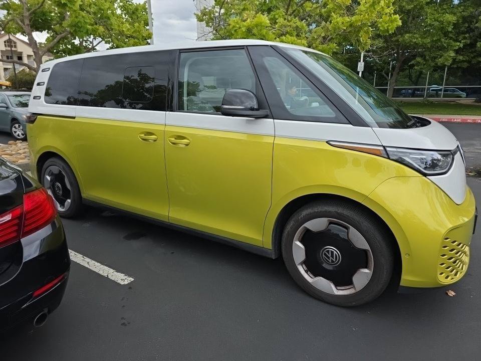 Certified 2025 Volkswagen ID. Buzz Pro S Plus AWD/4WD image 5