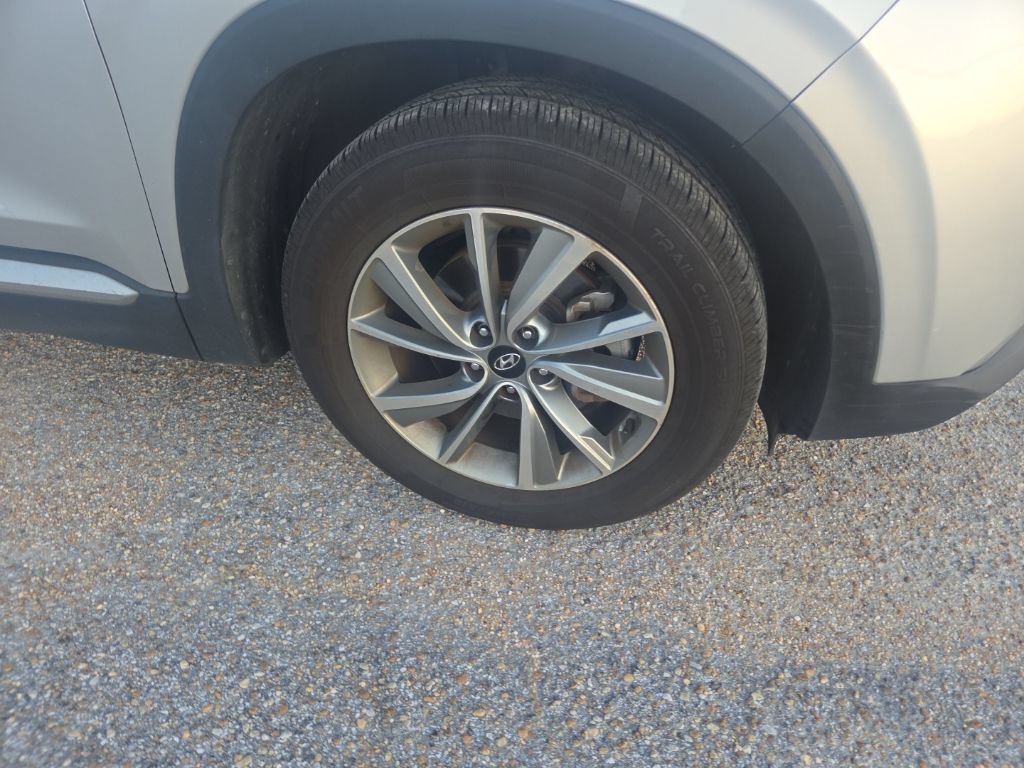 Used 2019 Hyundai Santa Fe SEL FWD image 23