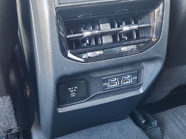 Used 2025 Jeep Grand Cherokee Altitude AWD/4WD image 28