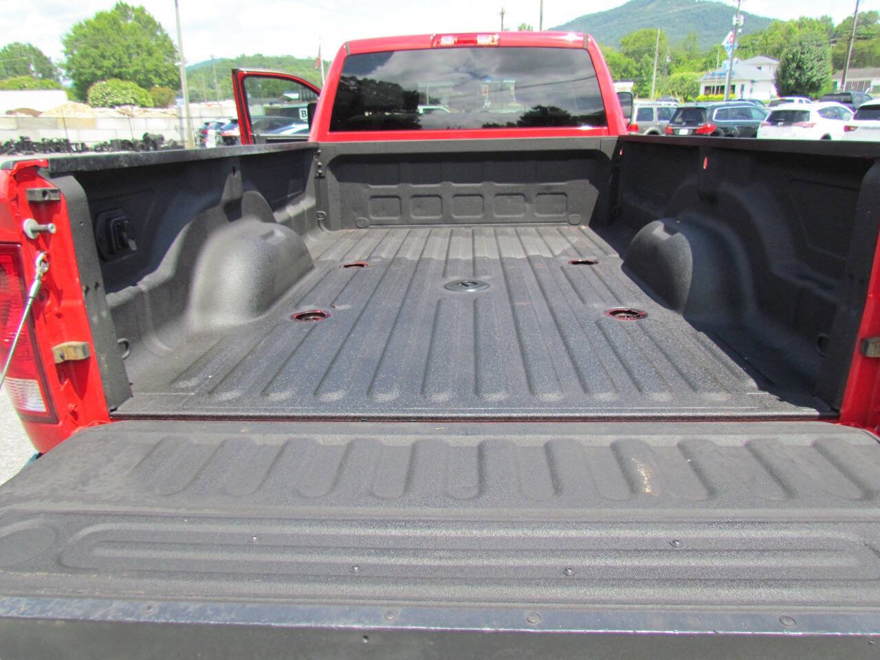 Used 2017 RAM 3500 Tradesman w/ Chrome Appearance Group image 27