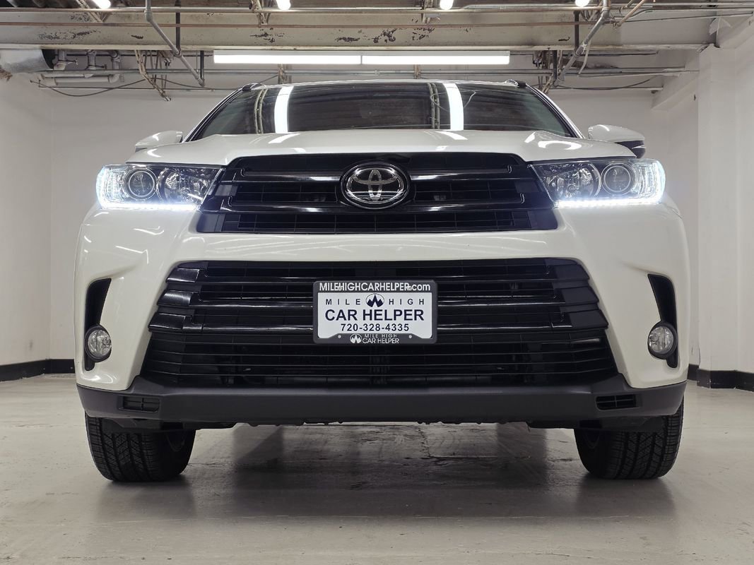 Used 2017 Toyota Highlander SE image 3