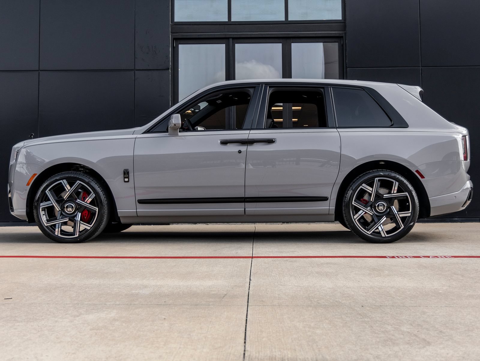 New 2027 Rolls-Royce Cullinan Black Badge AWD/4WD image 3