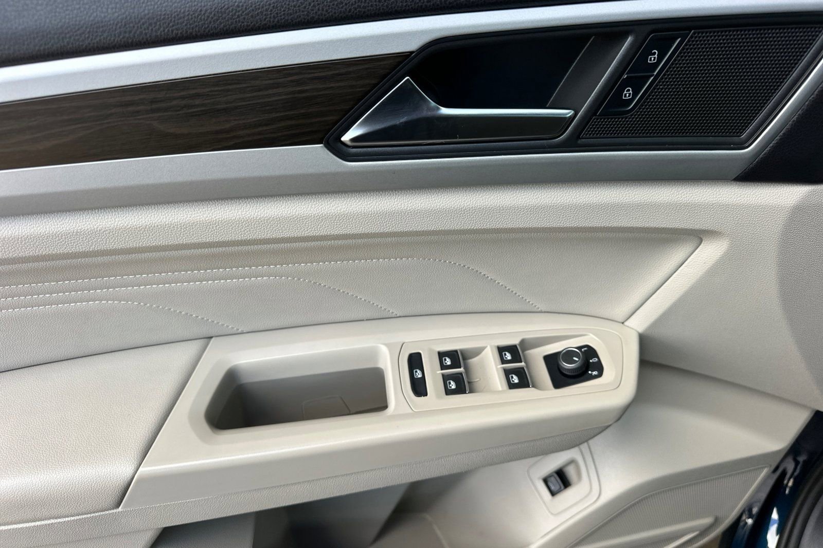 Used 2023 Volkswagen Atlas SE FWD image 11
