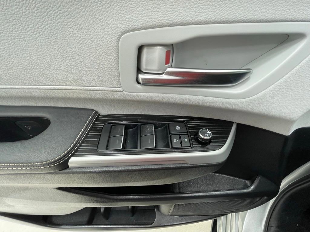 Used 2025 Toyota Sienna XSE image 17