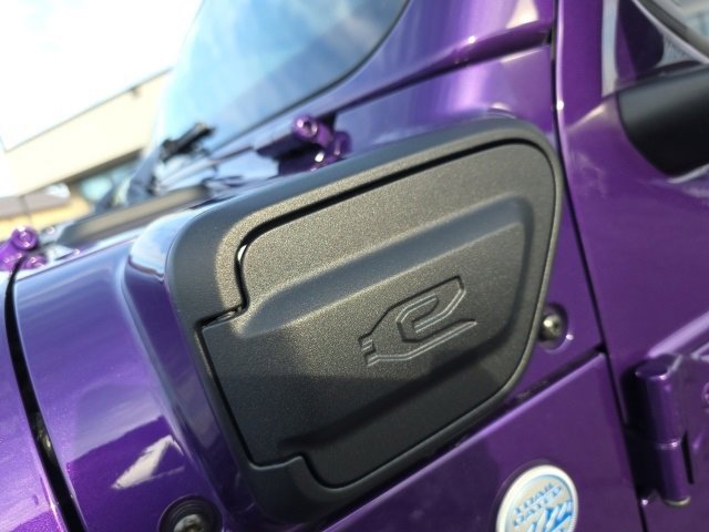 Used 2023 Jeep Wrangler Unlimited Sahara w/ Cold Weather Group image 64