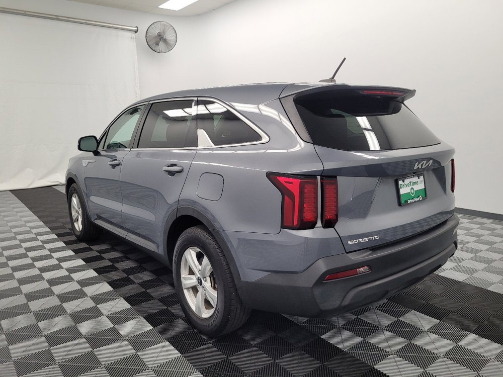 Used 2023 Kia Sorento LX FWD image 5