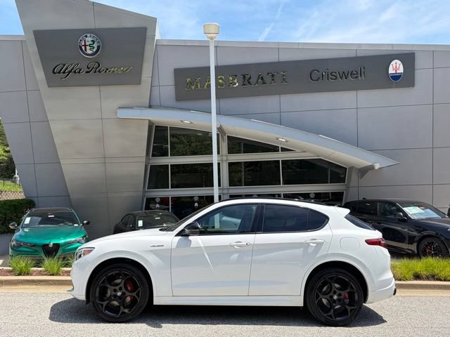 Used 2023 Alfa Romeo Stelvio Veloce AWD/4WD image 8