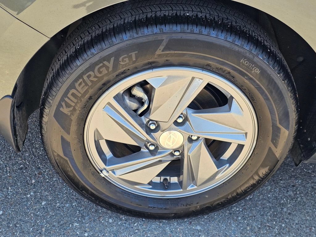 Certified 2025 Hyundai Elantra SE FWD image 8
