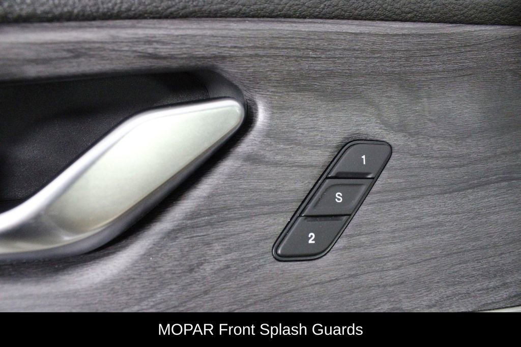 Used 2021 Jeep Grand Cherokee L Limited w/ Luxury Tech Group II image 22