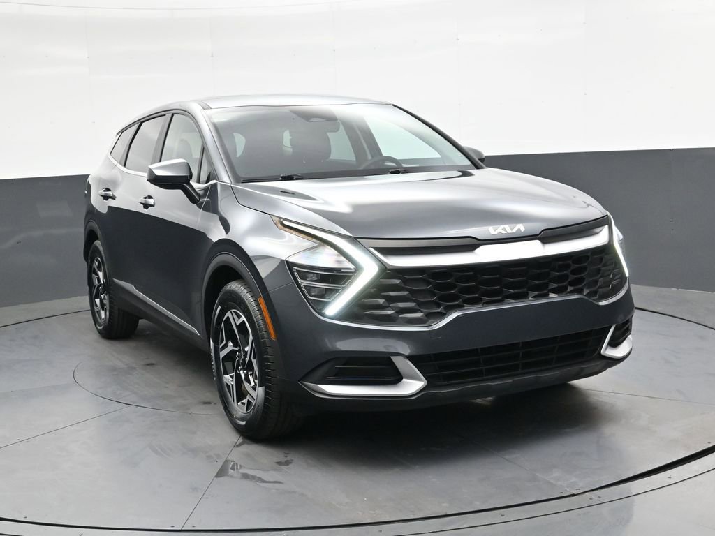 Used 2024 Kia Sportage LX image 1