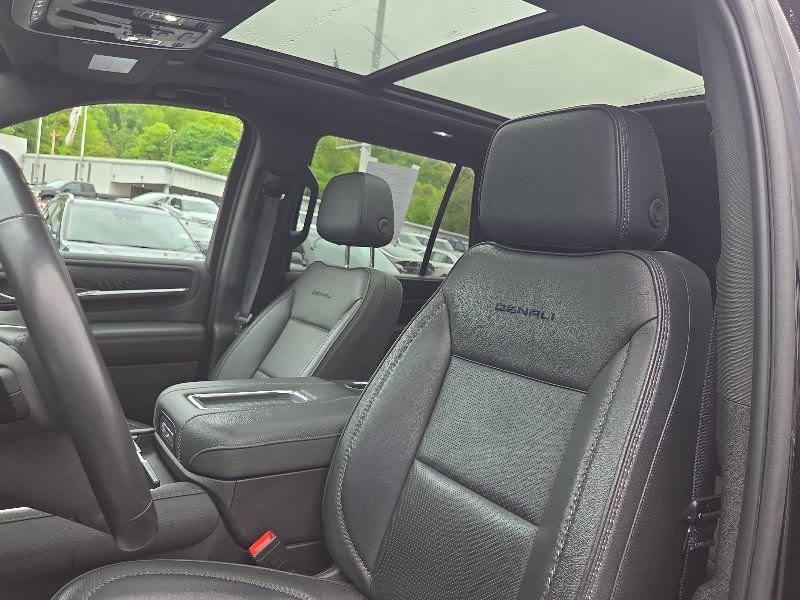 Used 2021 GMC Yukon Denali w/ Denali Premium Package AWD/4WD image 24