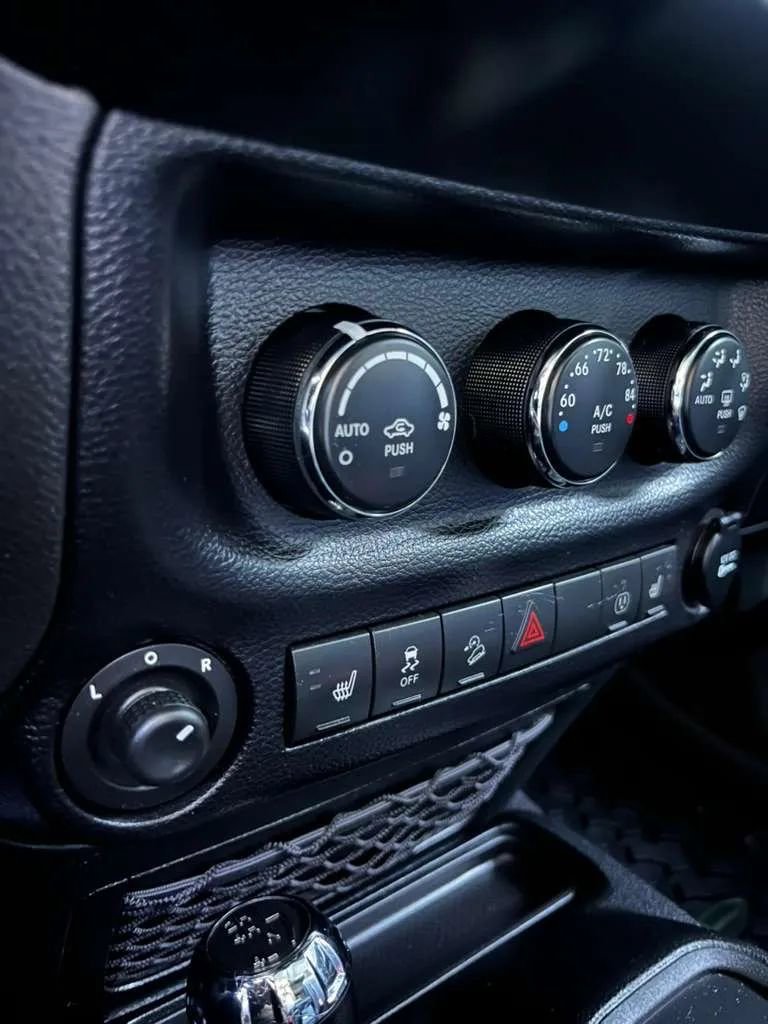 Used 2014 Jeep Wrangler Unlimited Sahara w/ Max Tow Package image 14