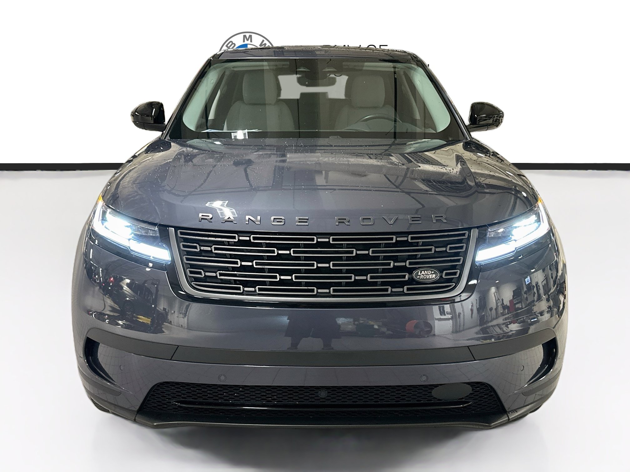 Used 2025 Land Rover Range Rover Velar S AWD/4WD image 2