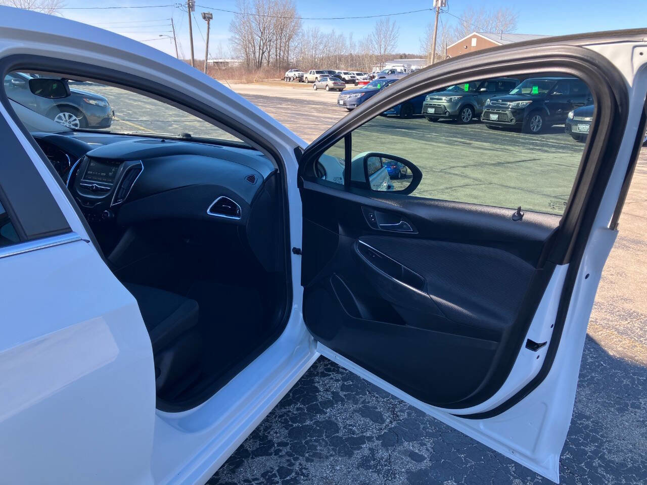 Used 2017 Chevrolet Cruze LT w/ Convenience Package FWD image 13