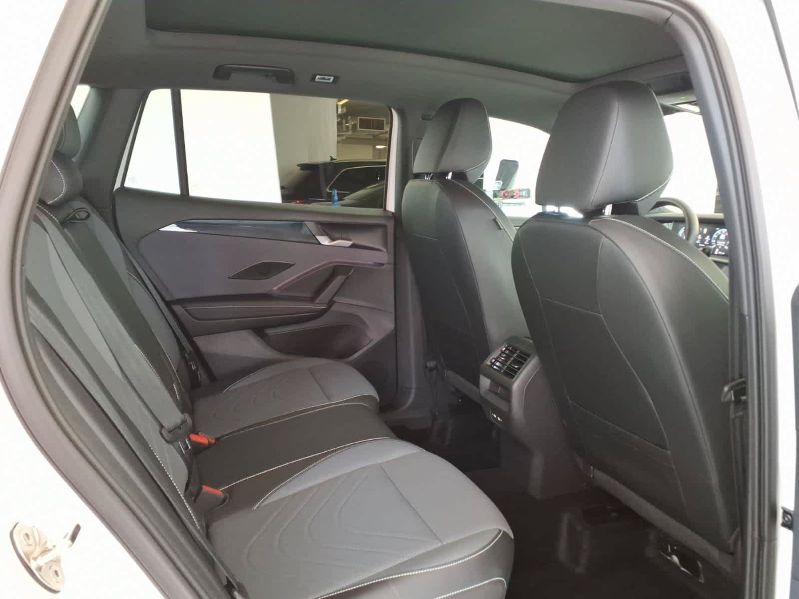 Used 2026 Volkswagen Tiguan SE R-Line AWD/4WD image 22