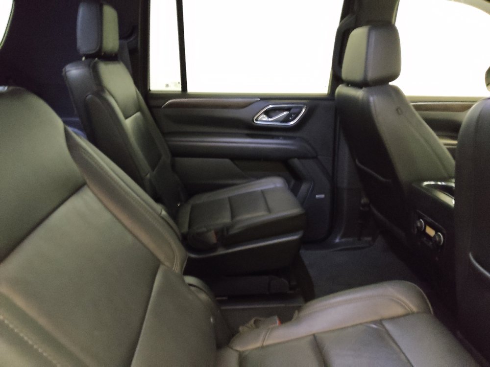 Used 2022 Chevrolet Suburban LT w/ Luxury Package AWD/4WD image 19