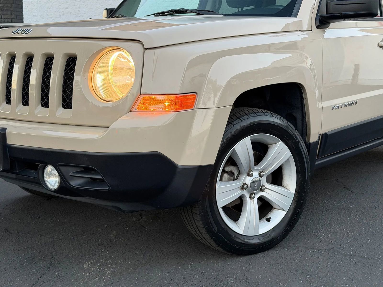 Used 2016 Jeep Patriot Latitude w/ Sun/Sound Group image 4