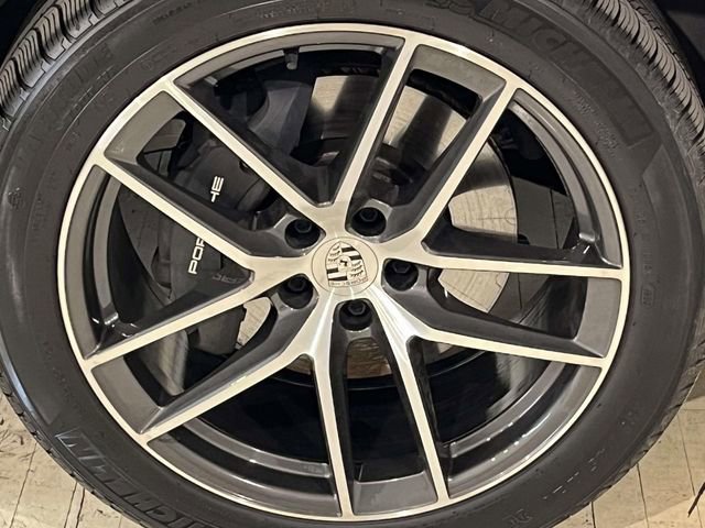 Certified 2025 Porsche Macan AWD/4WD image 15