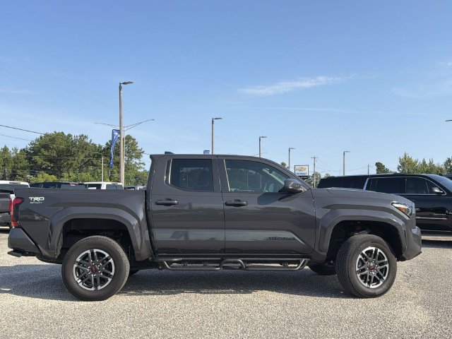 Used 2025 Toyota Tacoma TRD Sport AWD/4WD image 5