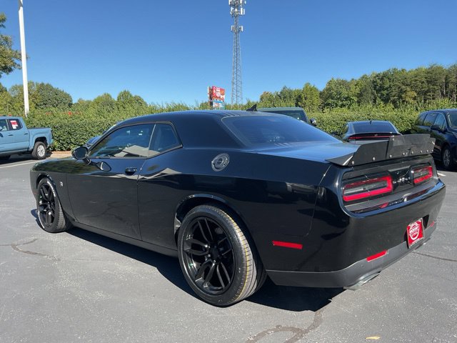 Used 2016 Dodge Challenger R/T Scat Pack RWD image 10