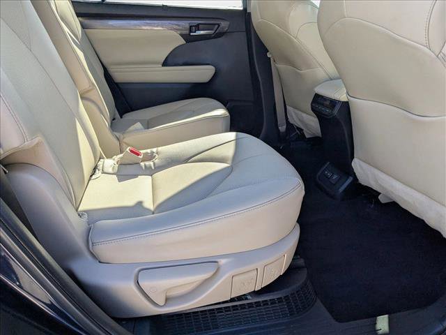 Used 2023 Toyota Highlander Limited image 18