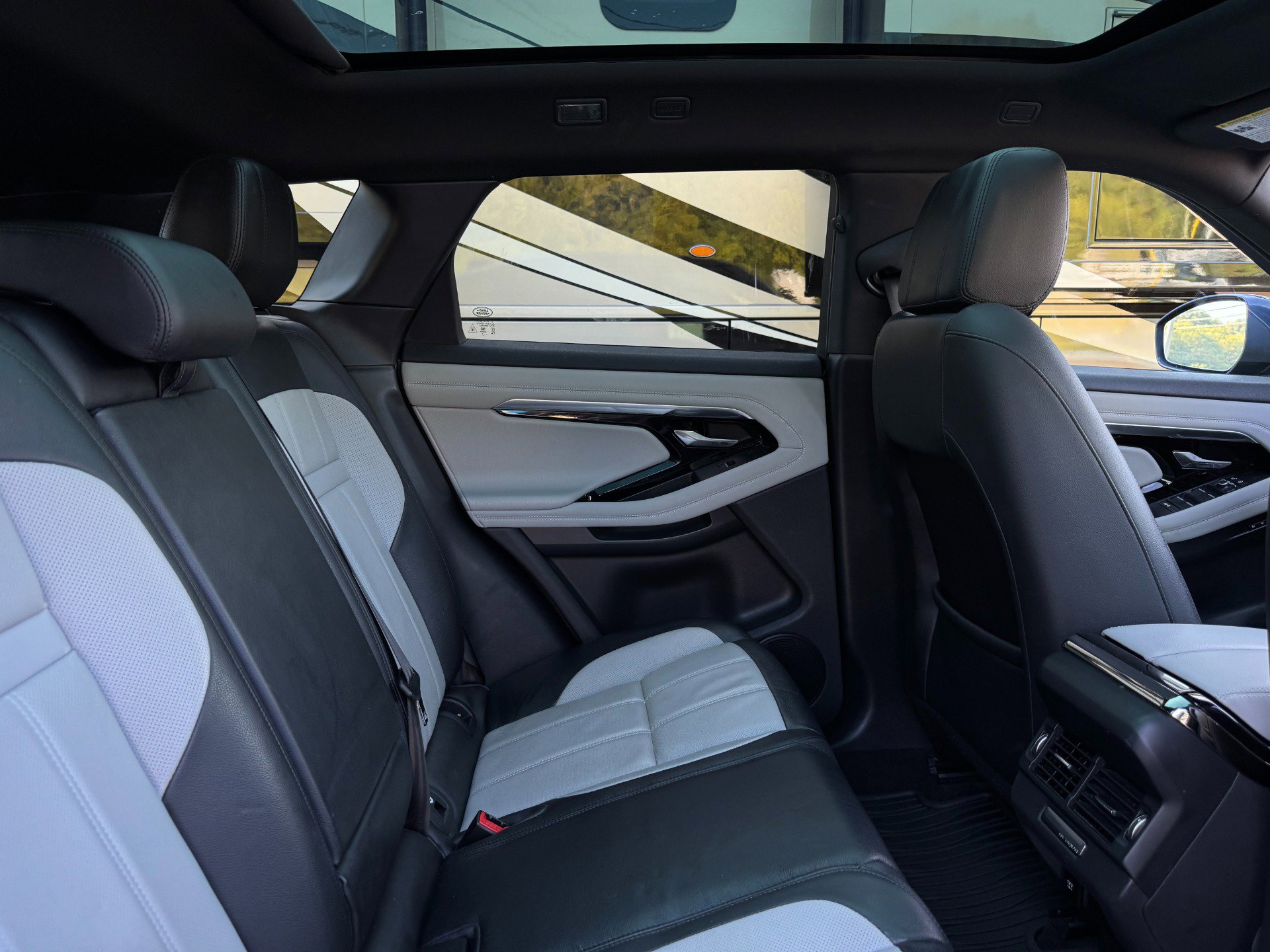 Used 2020 Land Rover Range Rover Evoque R-Dynamic SE image 48