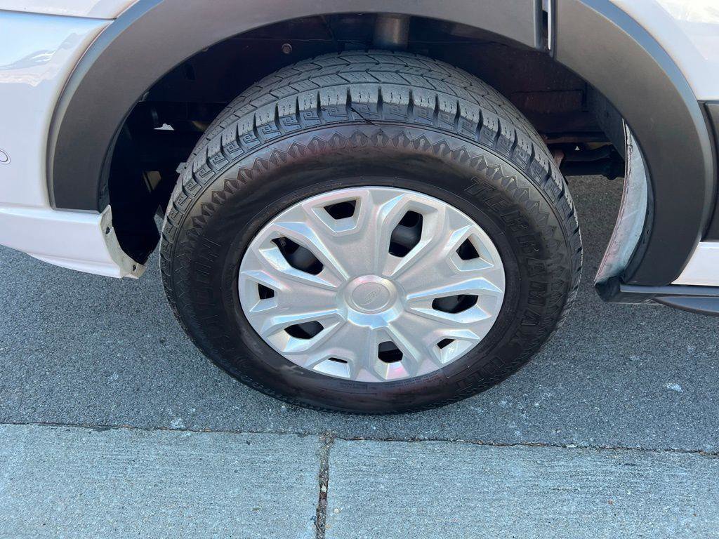 Used 2023 Ford Transit 350 XLT image 13