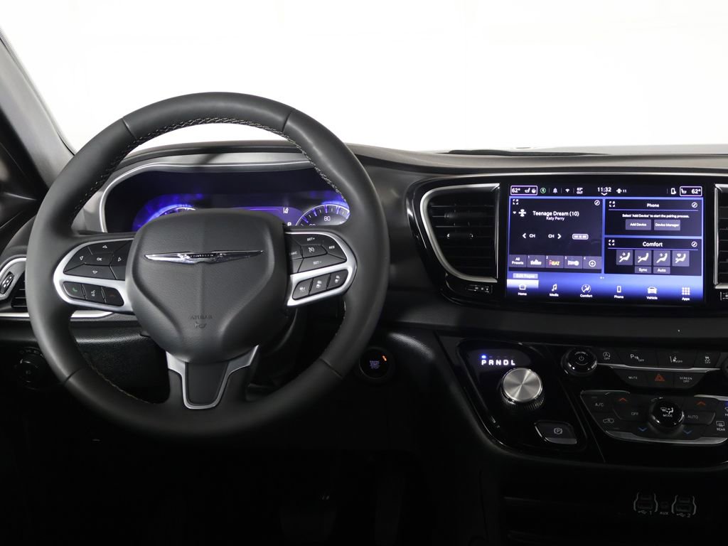 Used 2025 Chrysler Pacifica Select FWD image 31